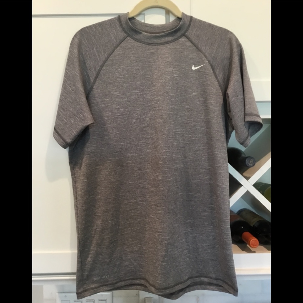 BNWOT. Men’s Nike Dri-Fit Shirt. Size M.